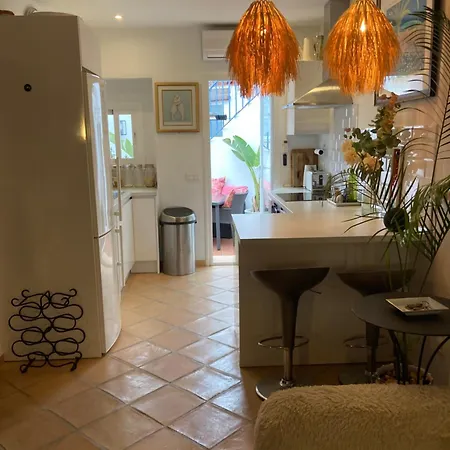 Casa Mia Old Town Cozy House 3 Bedrooms * 에스테포나